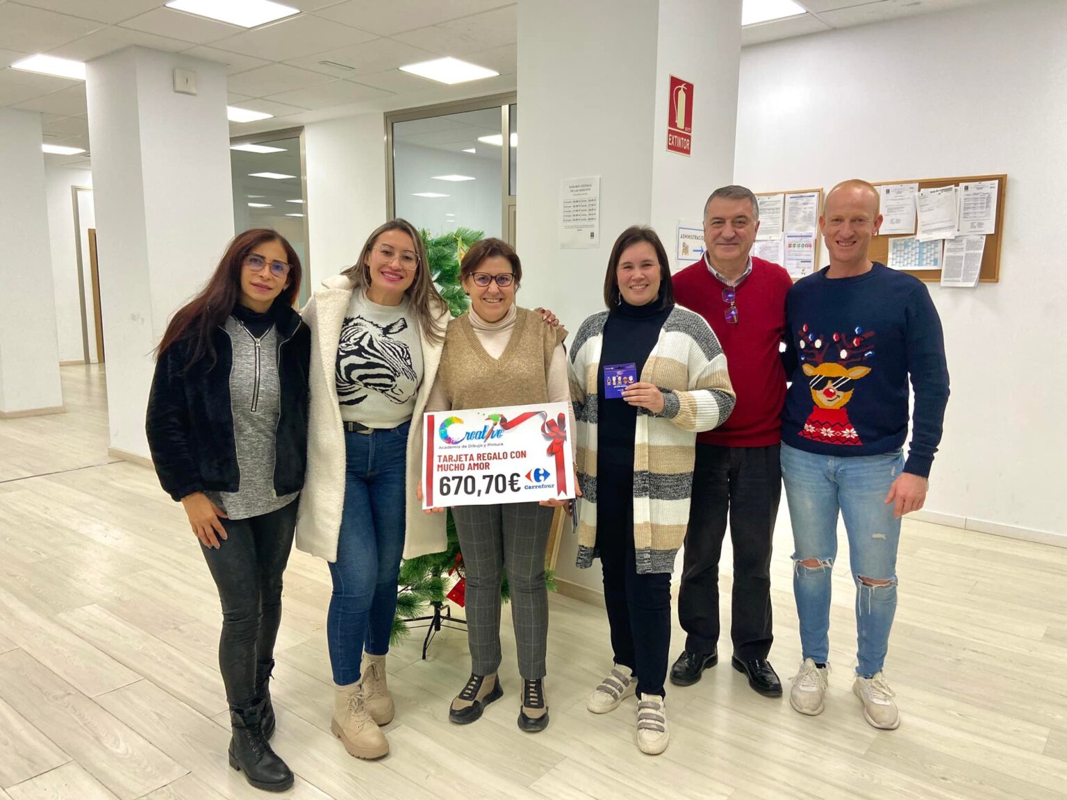 Clase de expresión plástica para niños de educación infantil en academia inclusiva Cartagena