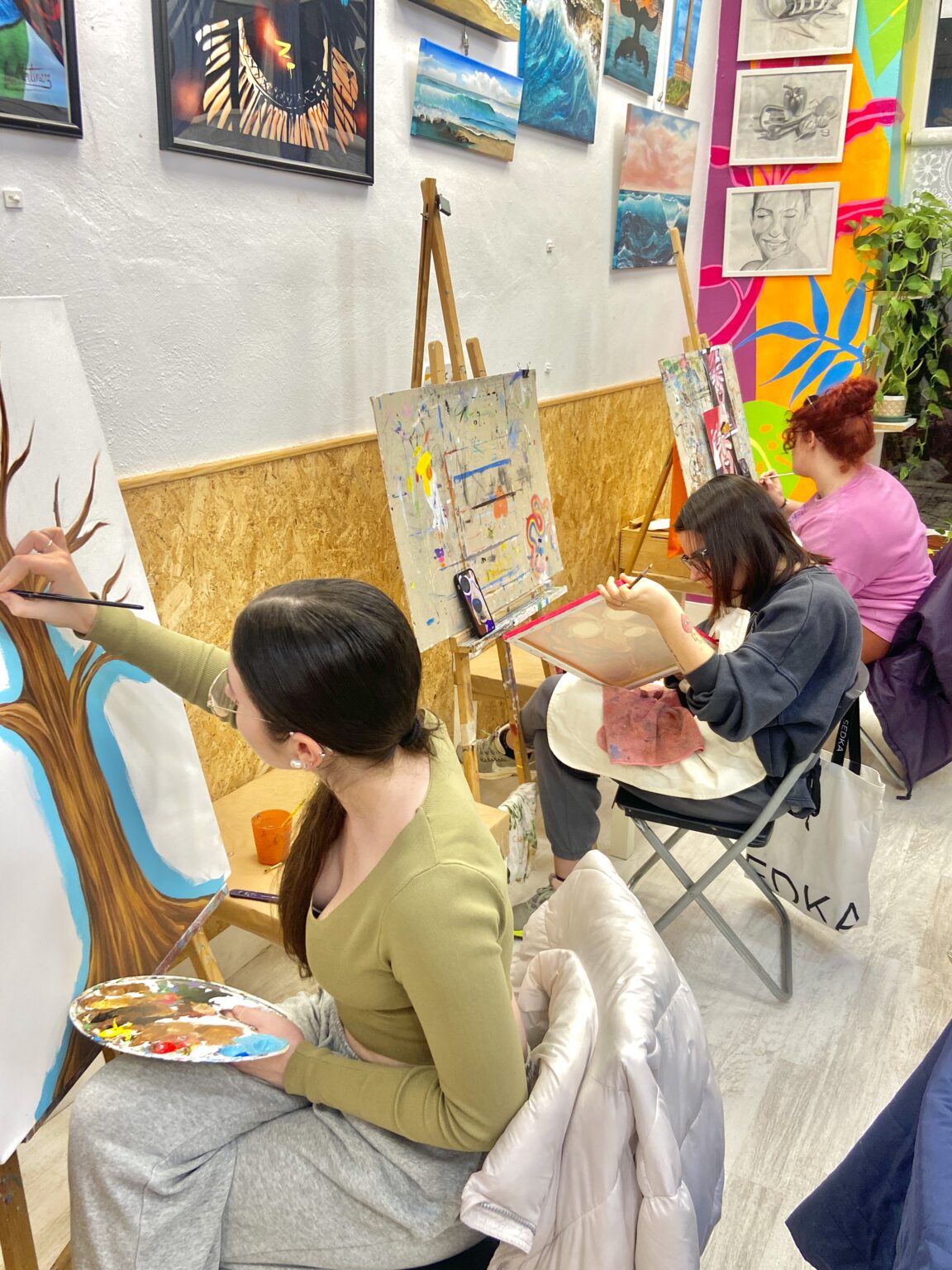 Profesores de la Academia Creative Cartagena titulados en Bellas Artes y especialistas en enseñanza